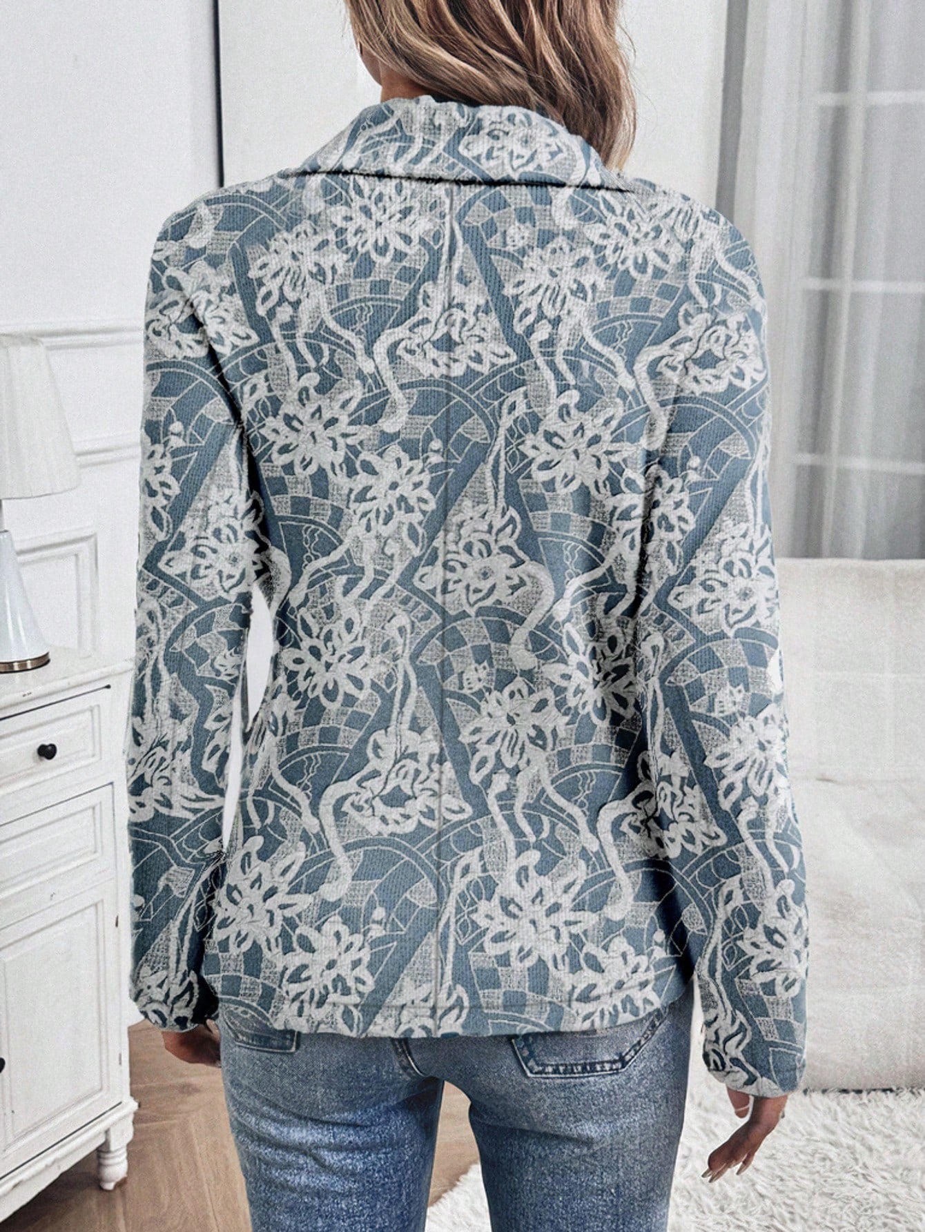 Chic Autumn Elegance: Jacquard Blazer